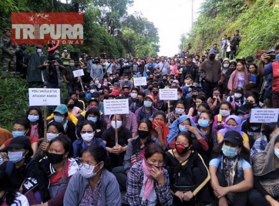 Tension over Bru settlement in Tripura continues, Locals blocked road demanding ‘No Bru Settlement’ in Jampui Hills, warned Indefinite Road Blockade Tension over Bru settlement in Tripura continues, Locals blocked road demanding ‘No Bru Settlement’ in Jampui Hills, warned Indefinite Road Blockade